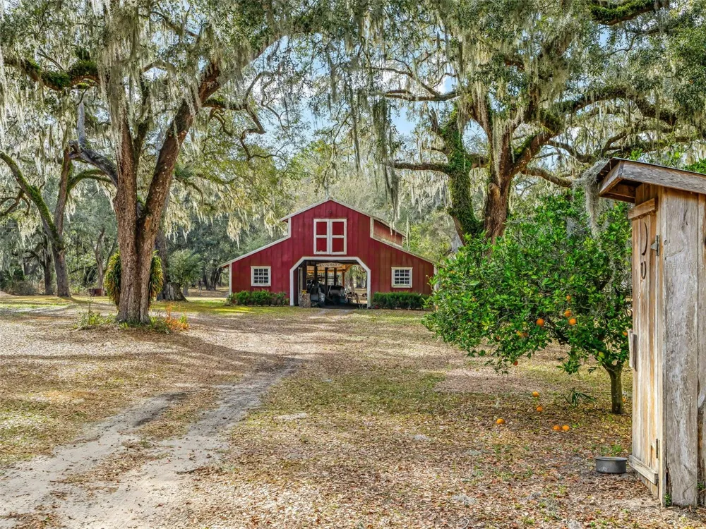 4430 CR 542H Bushnell, FL 33513