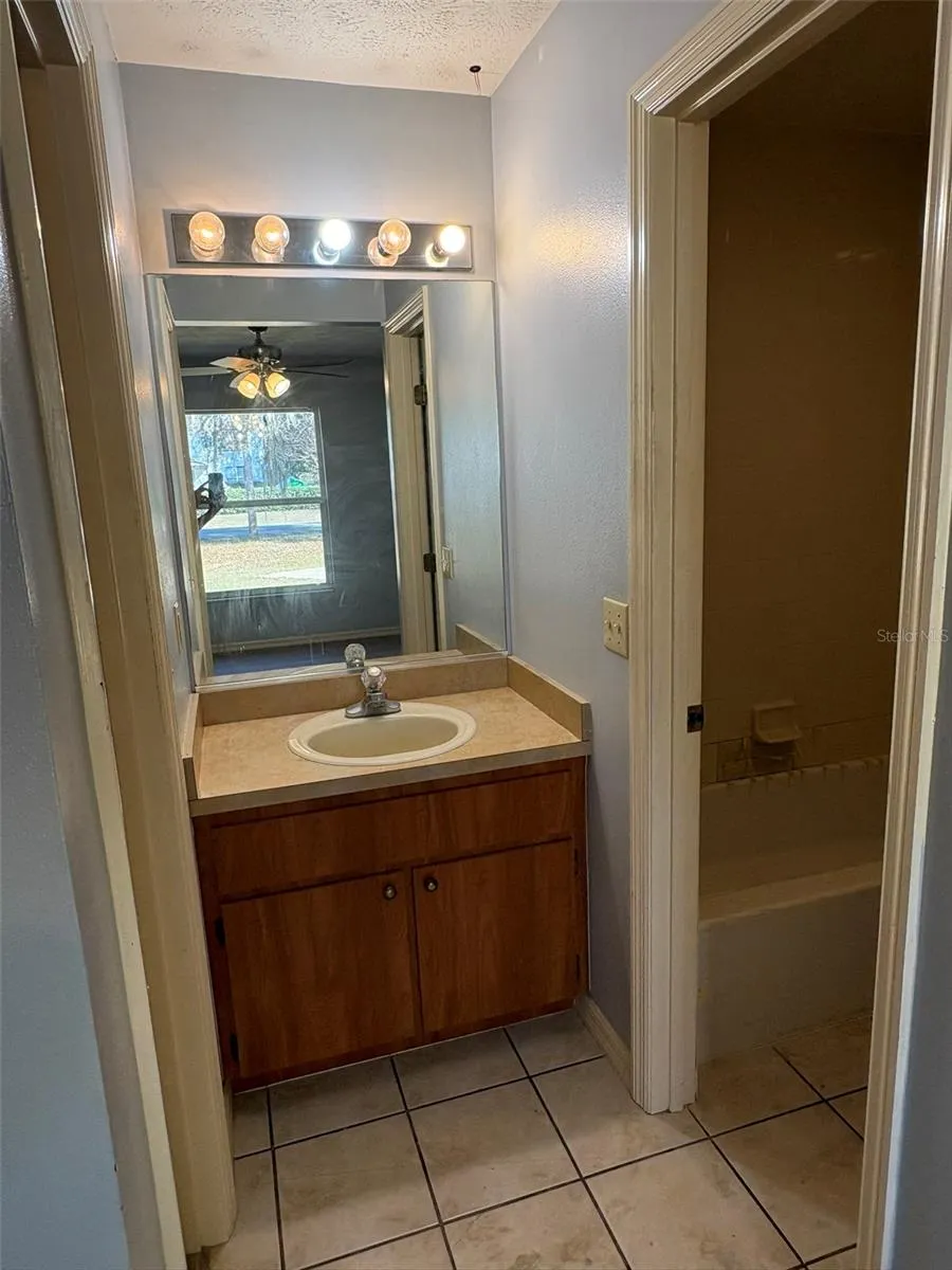 2060 NW 42ND STREET ocala, FL 34475