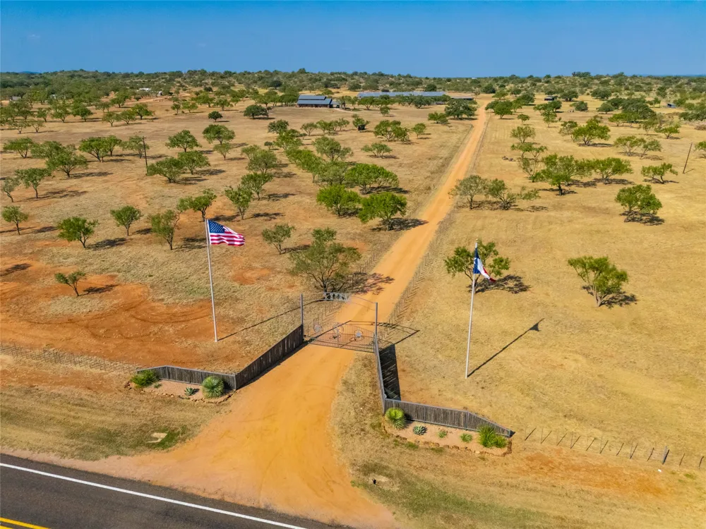 3019 S Highway 16 Llano, TX 78643