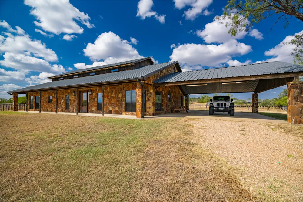 3019 S Highway 16 Llano, TX 78643