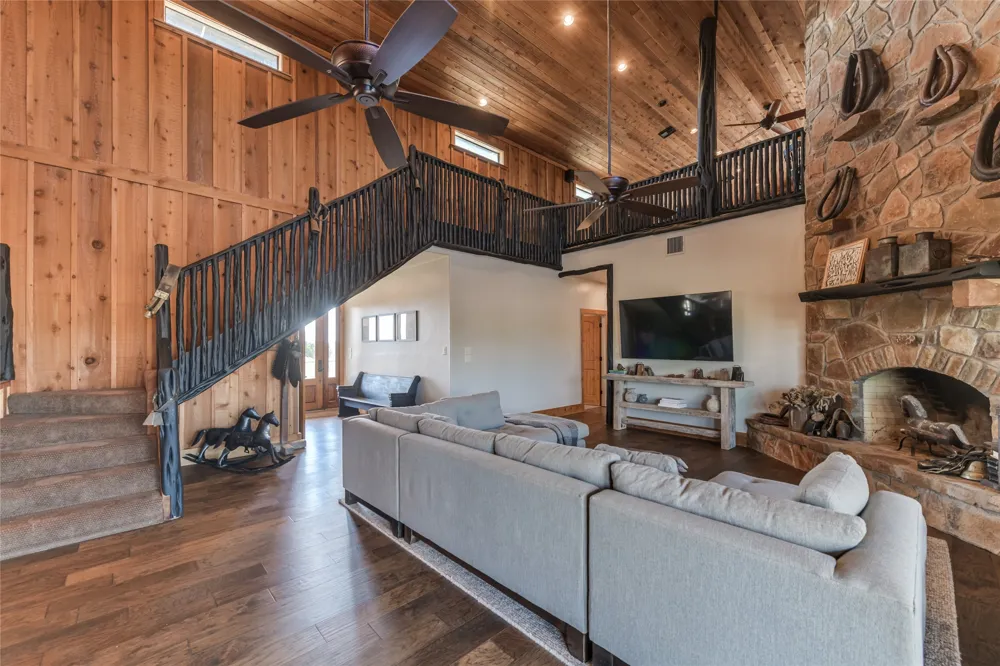3019 S Highway 16 Llano, TX 78643