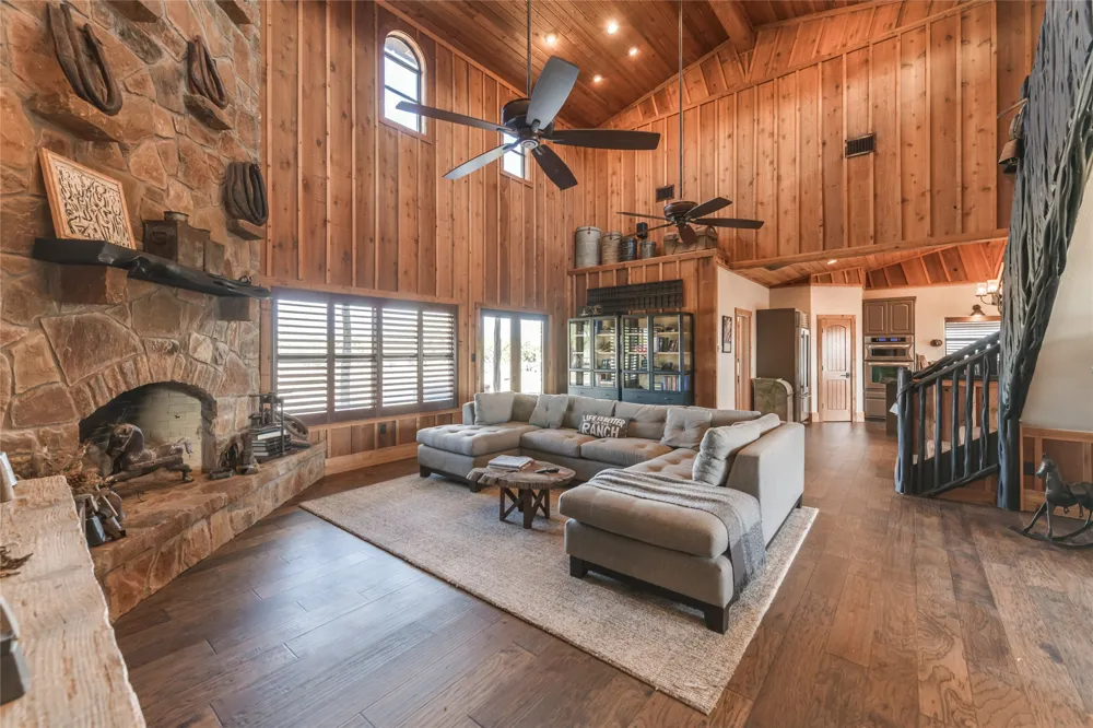 3019 S Highway 16 Llano, TX 78643