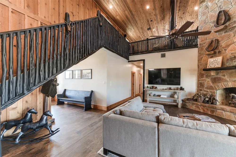 3019 S Highway 16 Llano, TX 78643