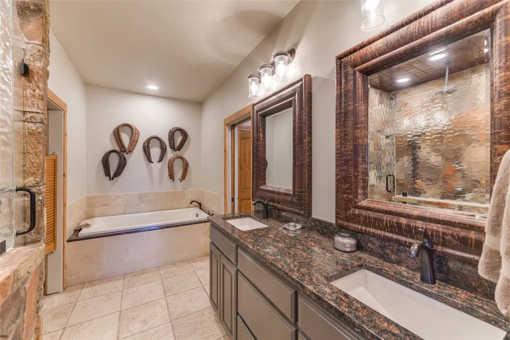 3019 S Highway 16 Llano, TX 78643