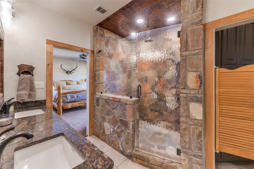 3019 S Highway 16 Llano, TX 78643