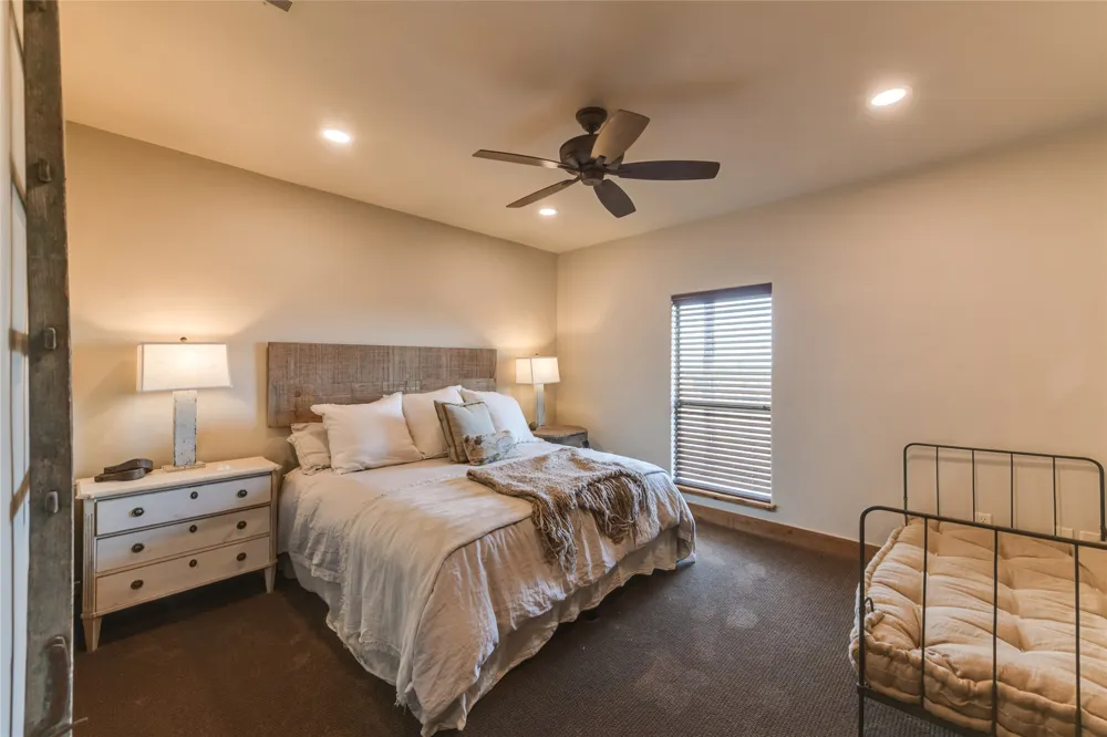 3019 S Highway 16 Llano, TX 78643