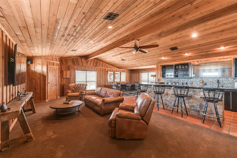 3019 S Highway 16 Llano, TX 78643