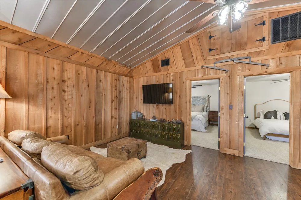 3019 S Highway 16 Llano, TX 78643