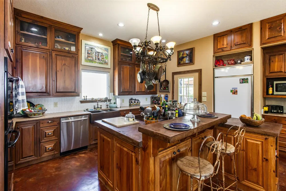 1775 Sunset Mountain Road Lipan, TX 76462