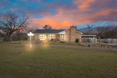 646 Winding Oaks