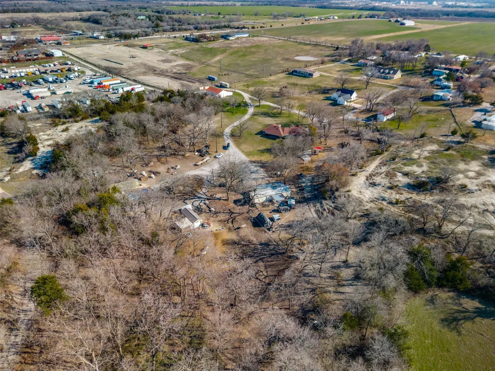2111 Private Road 5499 McKinney, TX 75071
