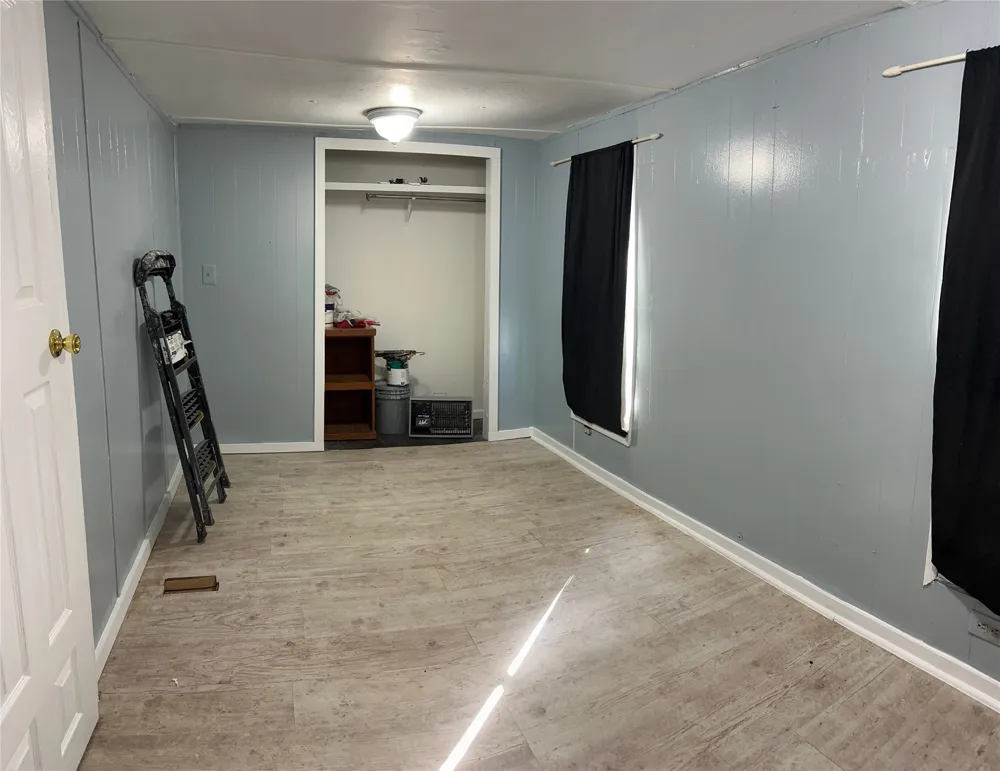 202 Cottonwood Street Barry, TX 75102