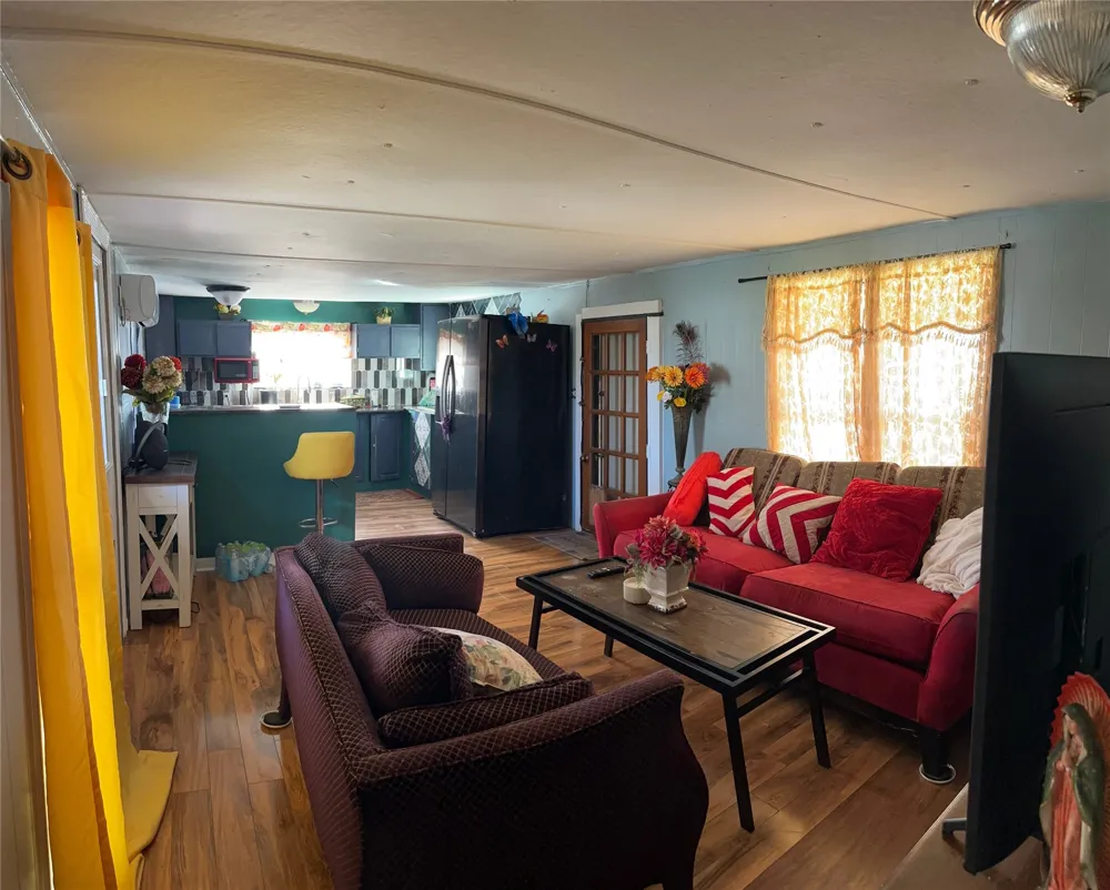202 Cottonwood Street Barry, TX 75102