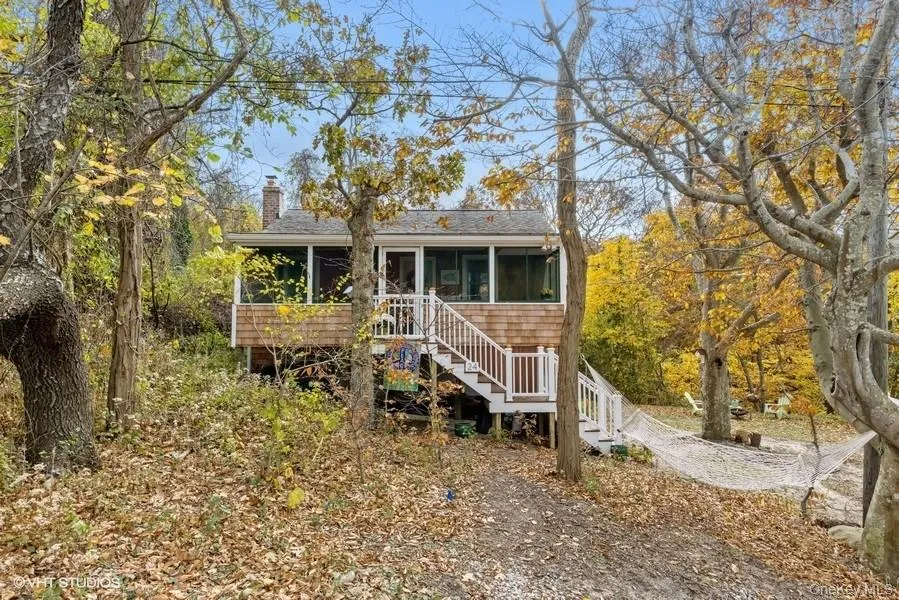 24 Cliff Way Baiting Hollow, NY 11933