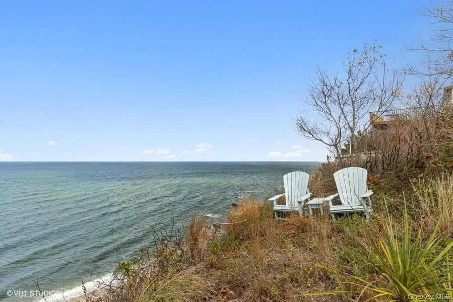 24 Cliff Way Baiting Hollow, NY 11933