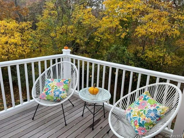 24 Cliff Way Baiting Hollow, NY 11933