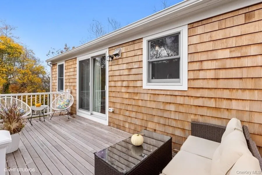 24 Cliff Way Baiting Hollow, NY 11933