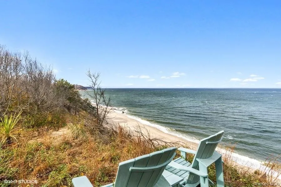 24 Cliff Way Baiting Hollow, NY 11933