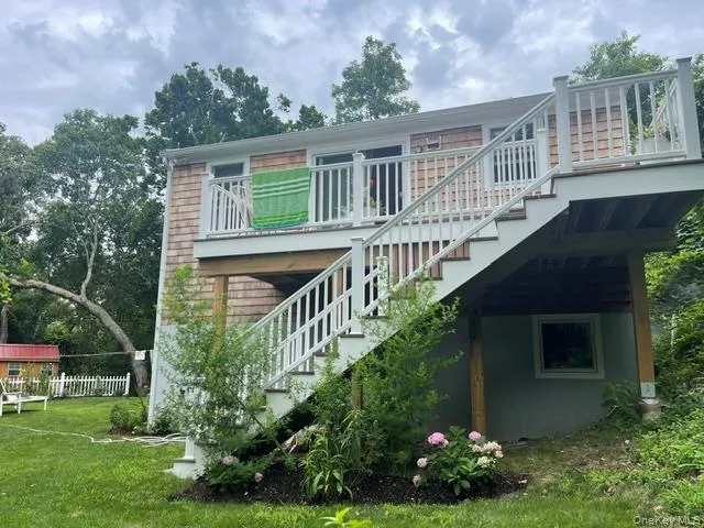 24 Cliff Way Baiting Hollow, NY 11933