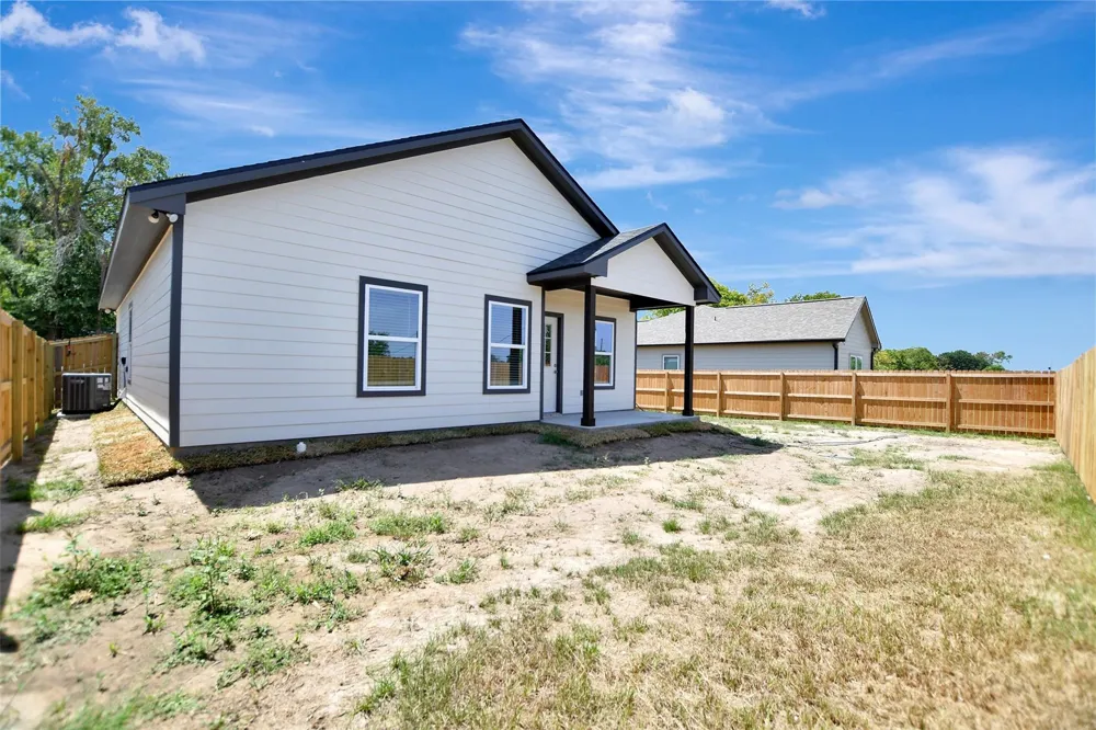 210 Kyle St Street Madisonville, TX 77864