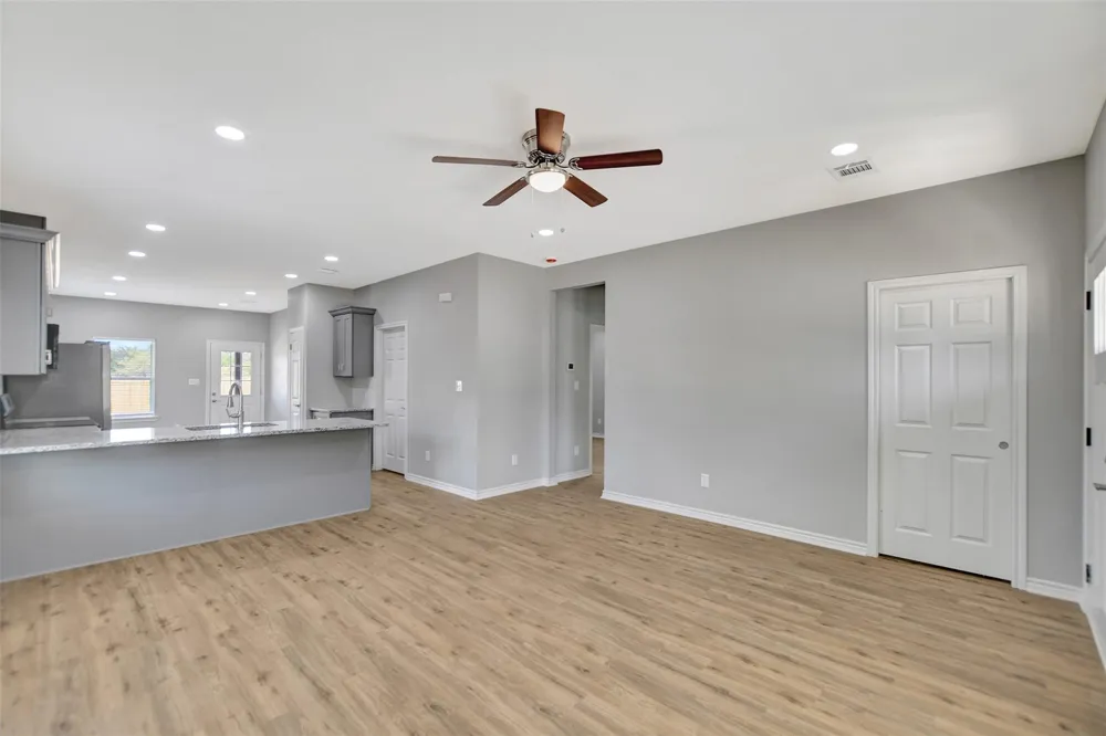 210 Kyle St Street Madisonville, TX 77864