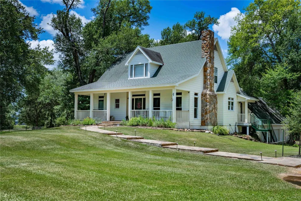 533 Bybee Road Round Top, TX 78954