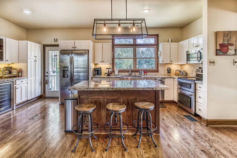 533 Bybee Road Round Top, TX 78954