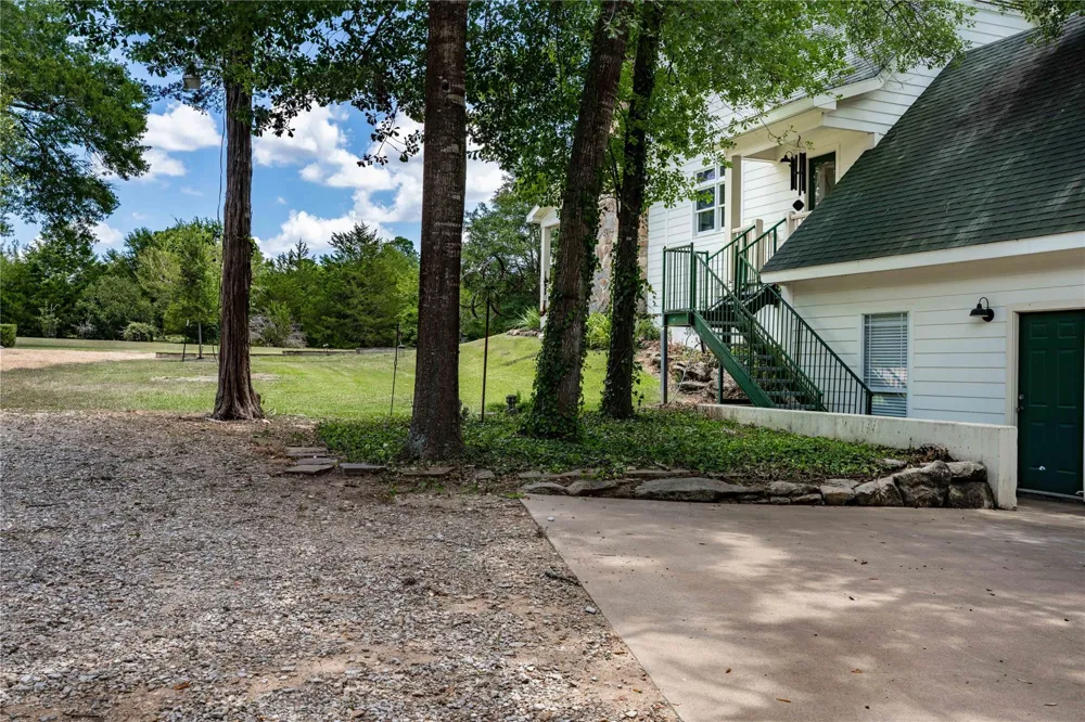 533 Bybee Road Round Top, TX 78954