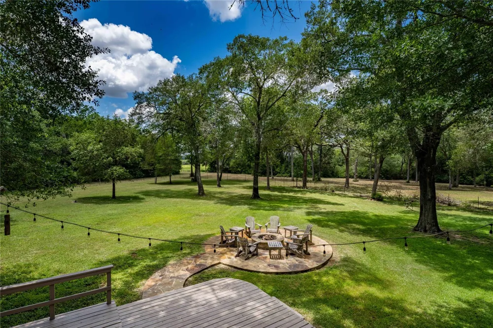 533 Bybee Road Round Top, TX 78954
