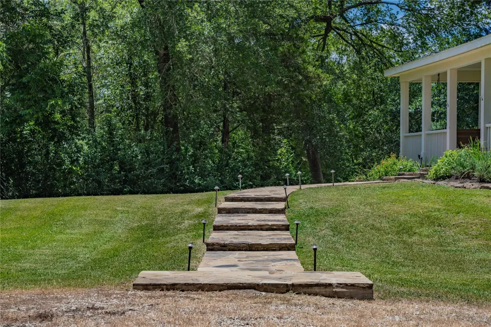 533 Bybee Road Round Top, TX 78954