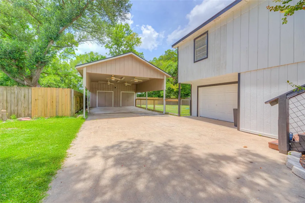 342 Governor Hogg Drive Point Blank, TX 77364