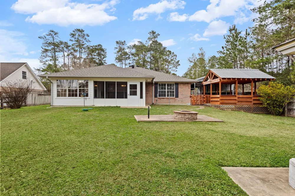 311 Peppertree Village Mills, TX 77663
