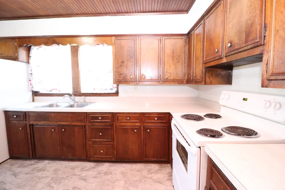400 Meador Dr Lafayette, TN 37083