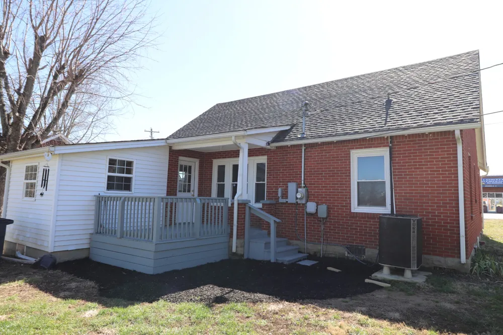 400 Meador Dr Lafayette, TN 37083