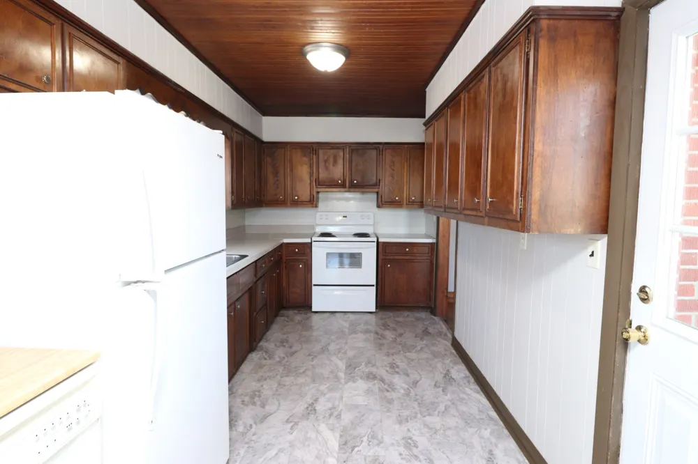 400 Meador Dr Lafayette, TN 37083