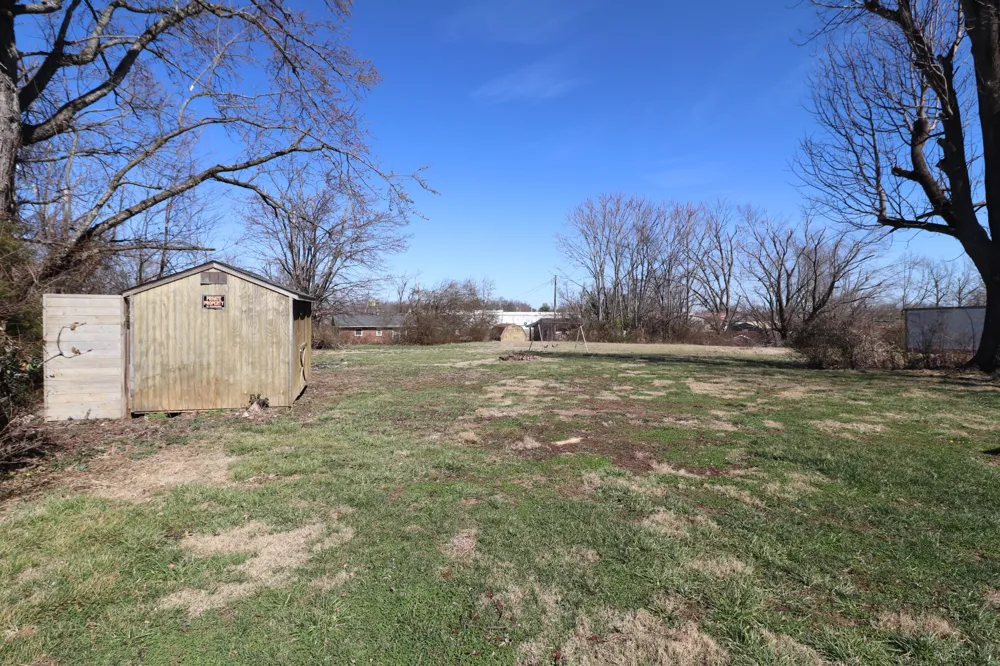 400 Meador Dr Lafayette, TN 37083