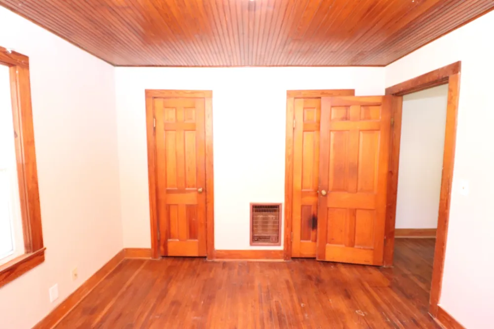 400 Meador Dr Lafayette, TN 37083