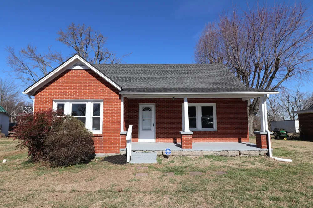 400 Meador Dr Lafayette, TN 37083