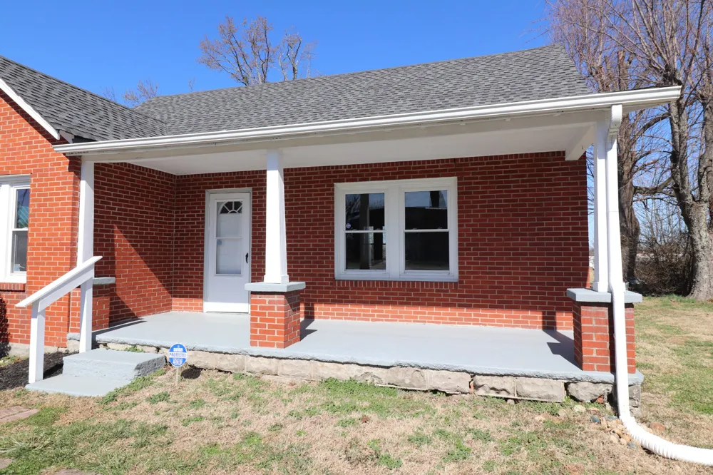 400 Meador Dr Lafayette, TN 37083