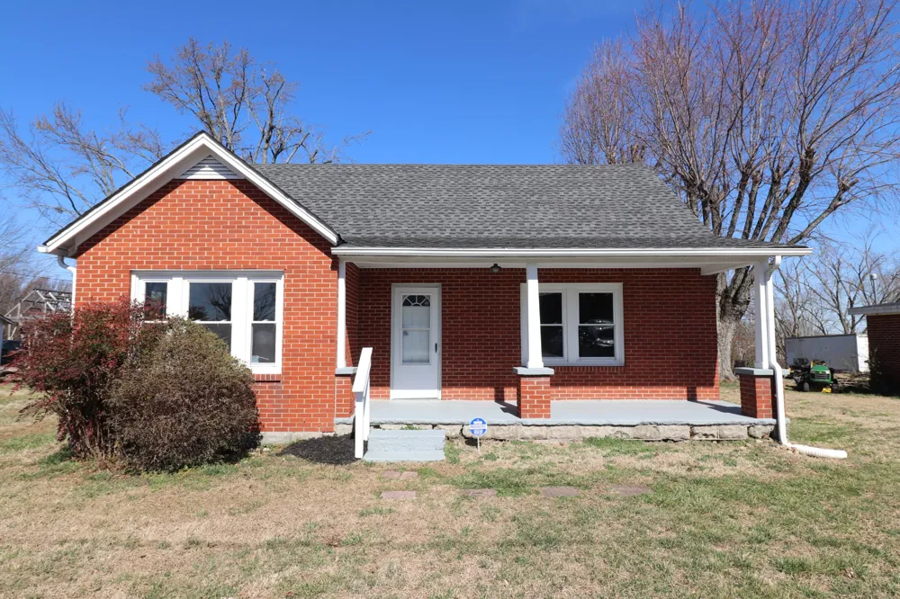 400 Meador Dr Lafayette, TN 37083
