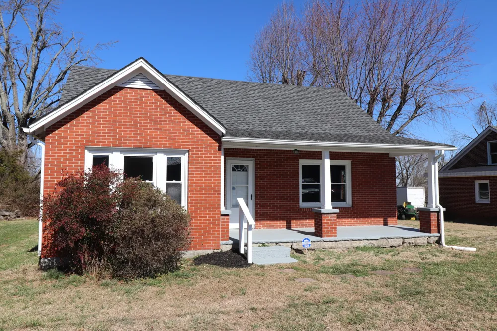 400 Meador Dr Lafayette, TN 37083