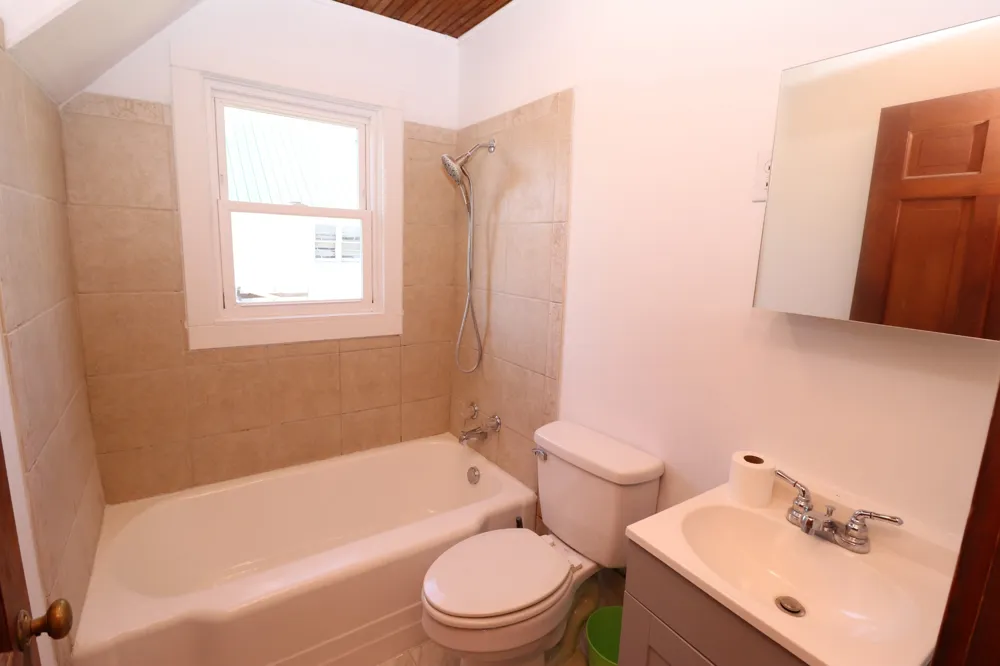 400 Meador Dr Lafayette, TN 37083