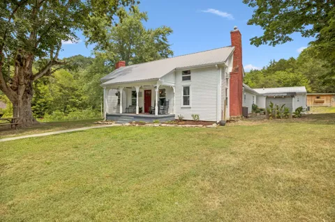 860 Golden Hollow Rd