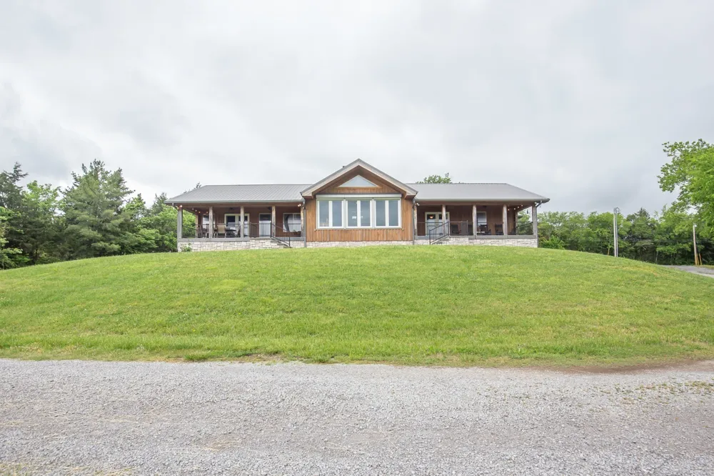 521 Coop Rd Bell Buckle, TN 37020