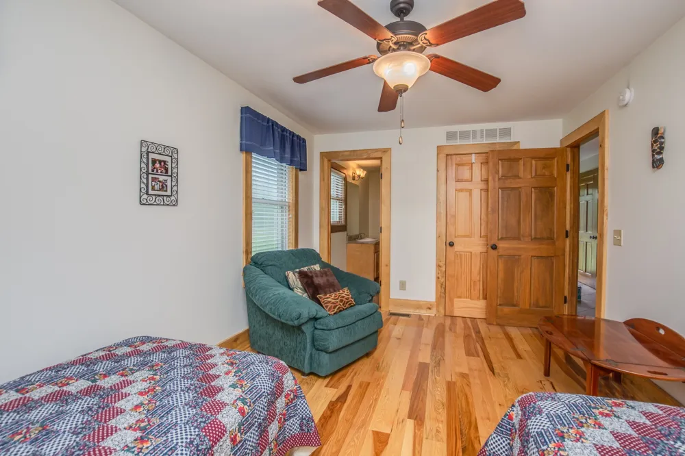 521 Coop Rd Bell Buckle, TN 37020