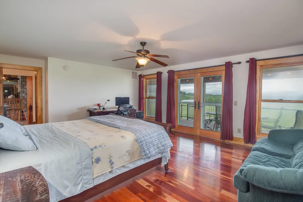 521 Coop Rd Bell Buckle, TN 37020