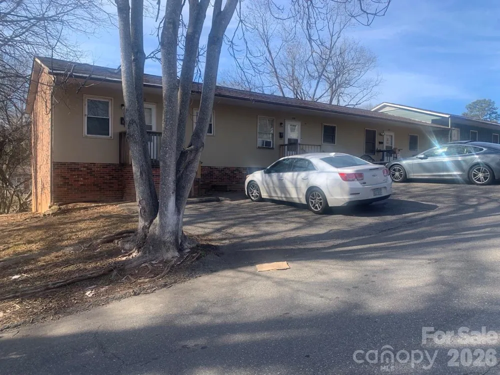 1006 3rd Street SE Hickory, NC 28602