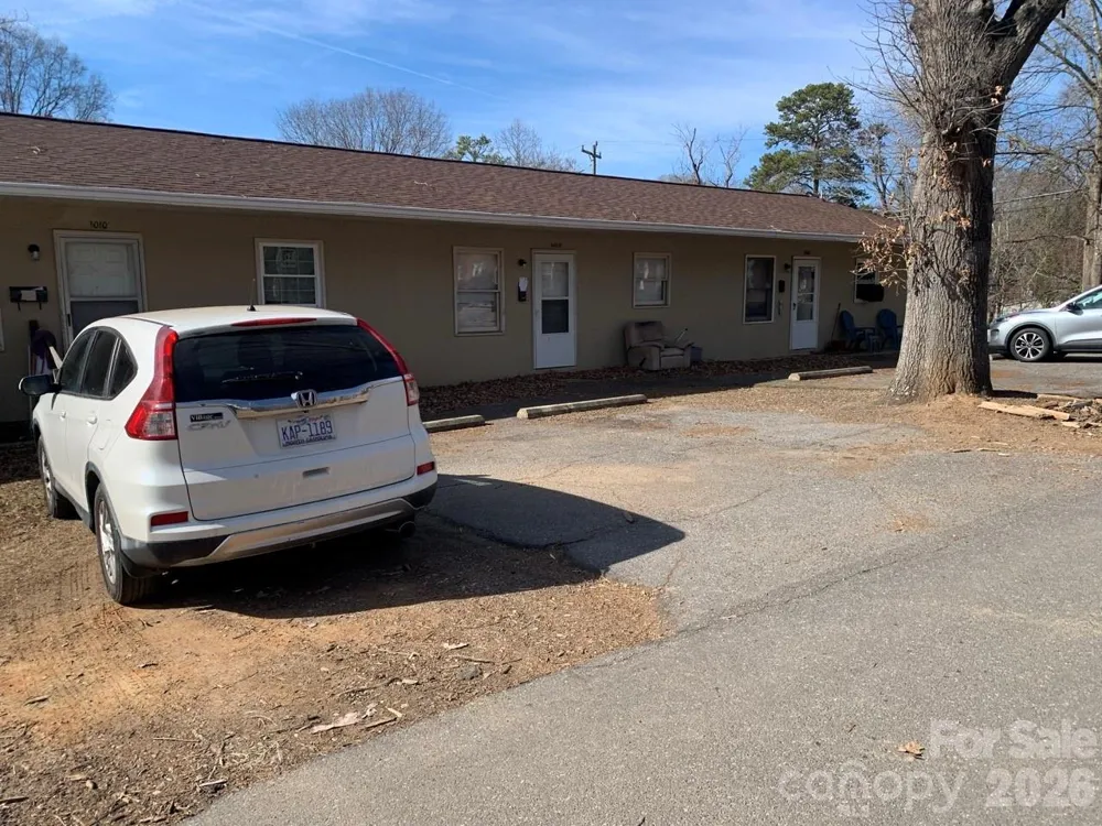 1006 3rd Street SE Hickory, NC 28602