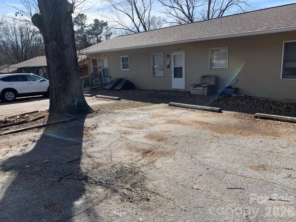 1006 3rd Street SE Hickory, NC 28602