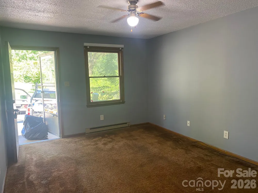 1006 3rd Street SE Hickory, NC 28602
